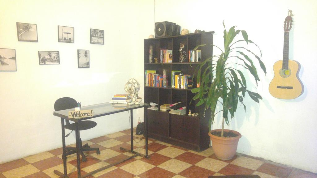 Casa Nica Leon Hostel Екстер'єр фото
