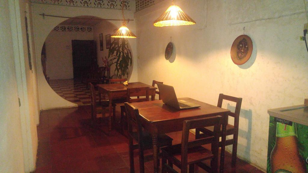 Casa Nica Leon Hostel Екстер'єр фото