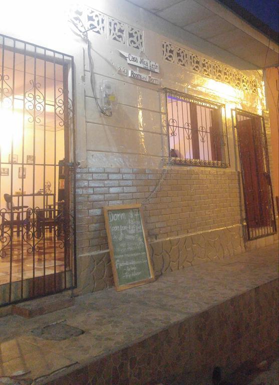 Casa Nica Leon Hostel Екстер'єр фото
