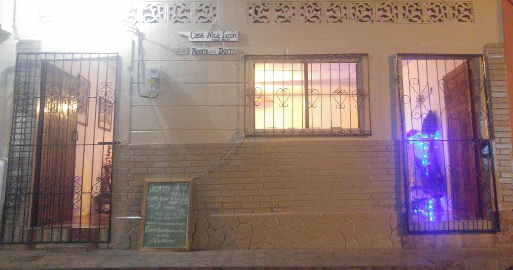 Casa Nica Leon Hostel Екстер'єр фото